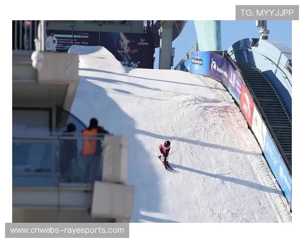 中国选手刘梦婷自由式滑雪大跳台世界杯摘铜，英国选手缪尔夺冠